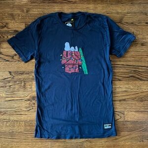 Quicksilver Peanuts Snoopy Tshirt. Used. Excellent condition. XL runs Small.